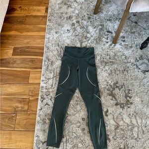 Lululemon Base Pace HR reflective green/gray leggings